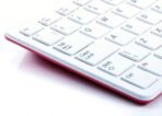 ⁦Raspberry Pi 400 – كمبيوتر متكامل داخل لوحة مفاتيح⁩ - الصورة ⁦4⁩